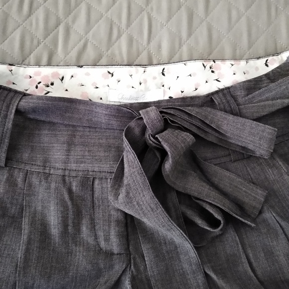 Charlotte Russe Pleated Shorts - Picture 7 of 8